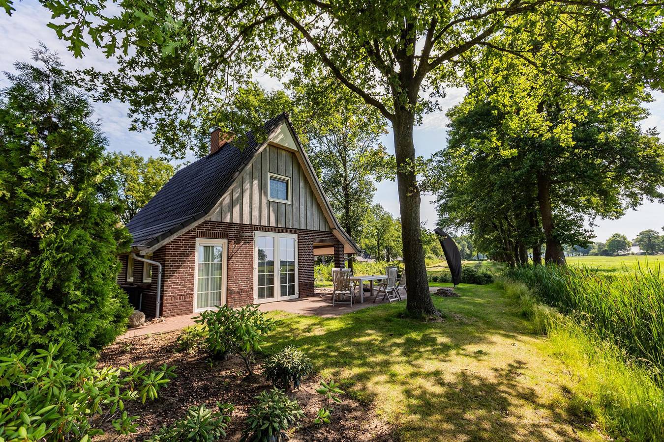 Hof van Salland Parkbeheer B.V. — Villa Beukelaer Xl Wellness 6 Personen in Hellendoorn, Sallandse Heuvelrug