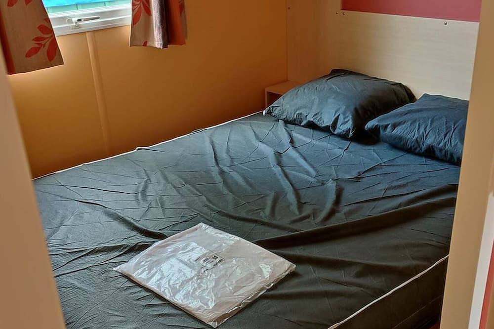 Mobile home with terrace - 4 guests in La Tour-d'Auvergne, Volcans d'Auvergne Regional Nature Park