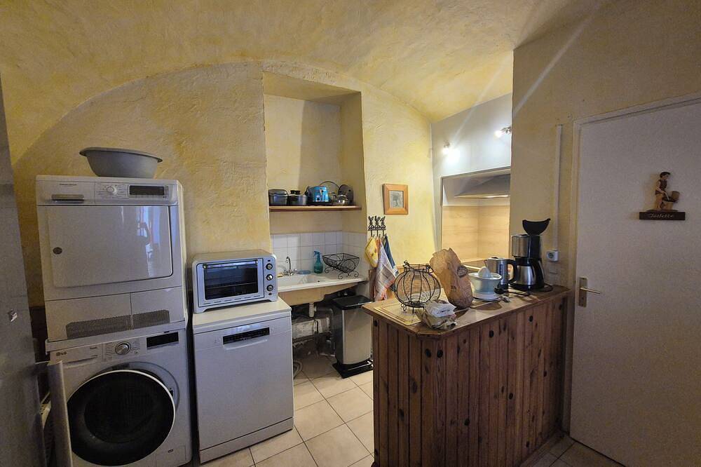 Family house for rent in the center of Bouzigues, close to the Thau Lagoon in Bouzigues, Côte d'Améthyste
