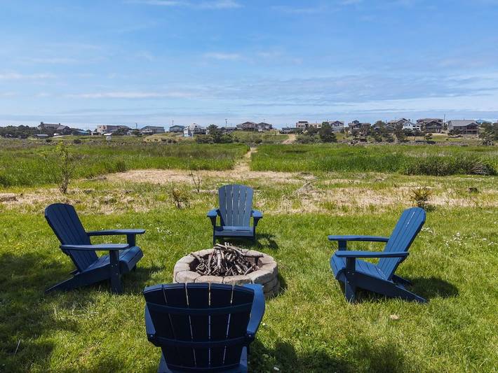 Vacation rental for 8 people, with hot tub and yard as well as balcony in Pacific City