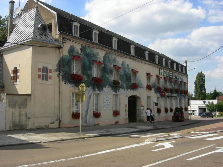 Hôtel pour 2 personnes, avec vue ainsi que terrasse et jardin, animaux acceptés à Avallon - 4