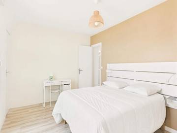 Gîte pour 14 personnes, avec jardin, adapté aux familles à Le Tour-du-Parc