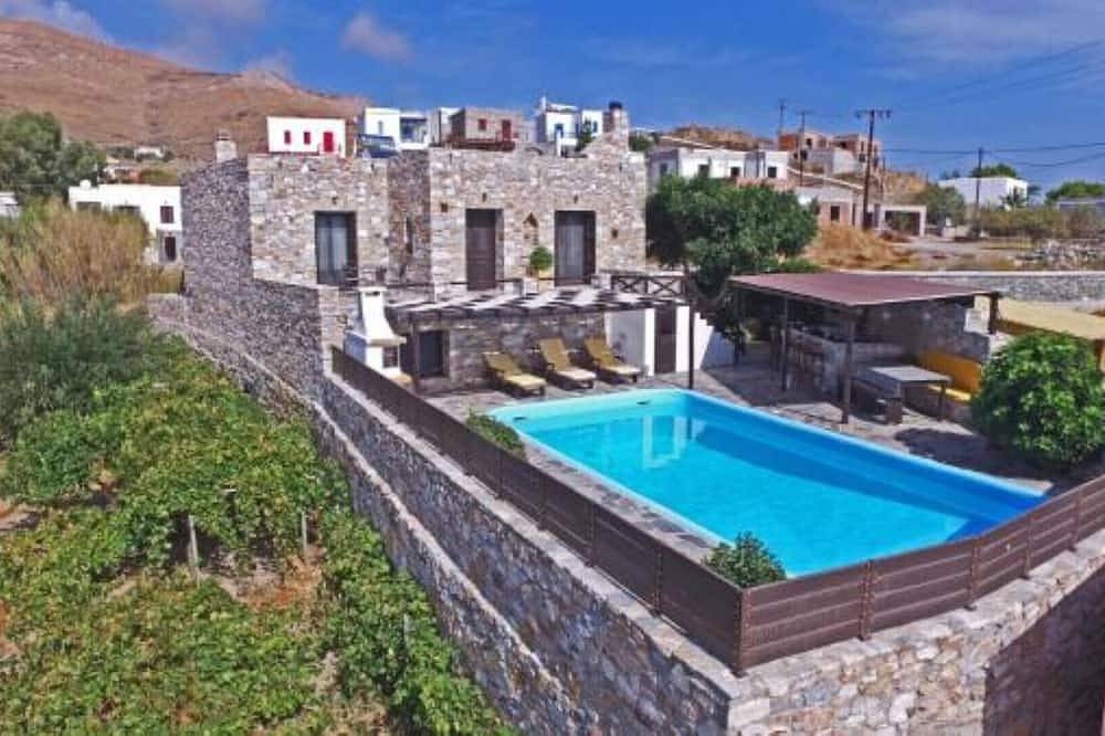 Villa Camellia is a beautiful stone house overlooking the sea. in Poseidonia, Syros