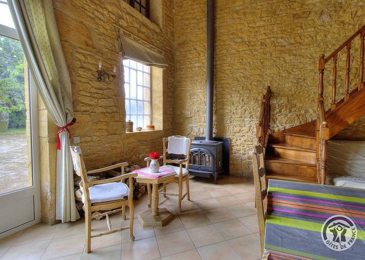 Gîte pour 6 personnes, avec piscine et jardin dans Rhône - 4