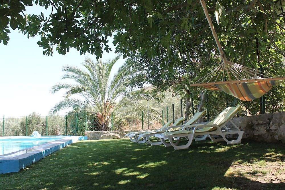 Casa Rural con piscina familiar y piscina infantil in Morón de la Frontera, Provincia de Sevilla