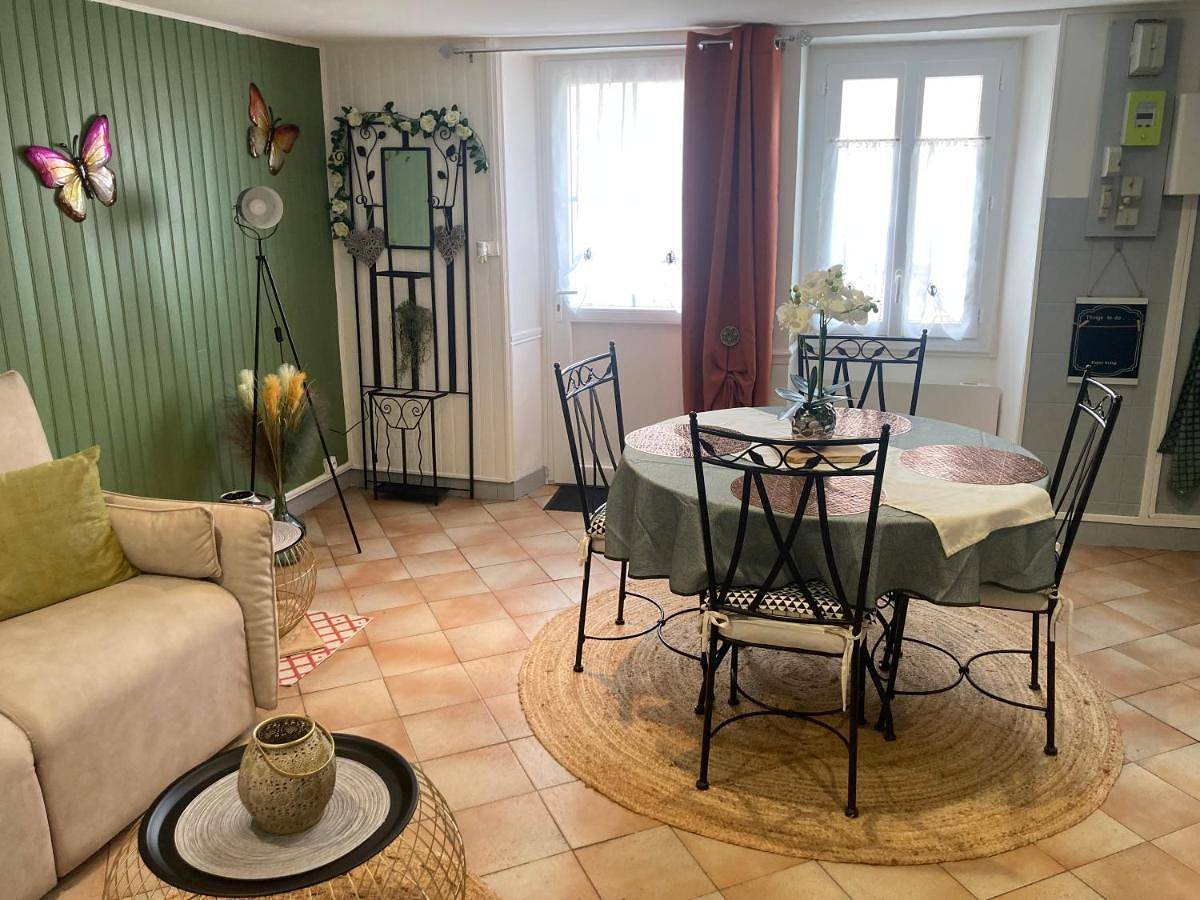 One-Bedroom House in Cuzion, Région de La Châtre