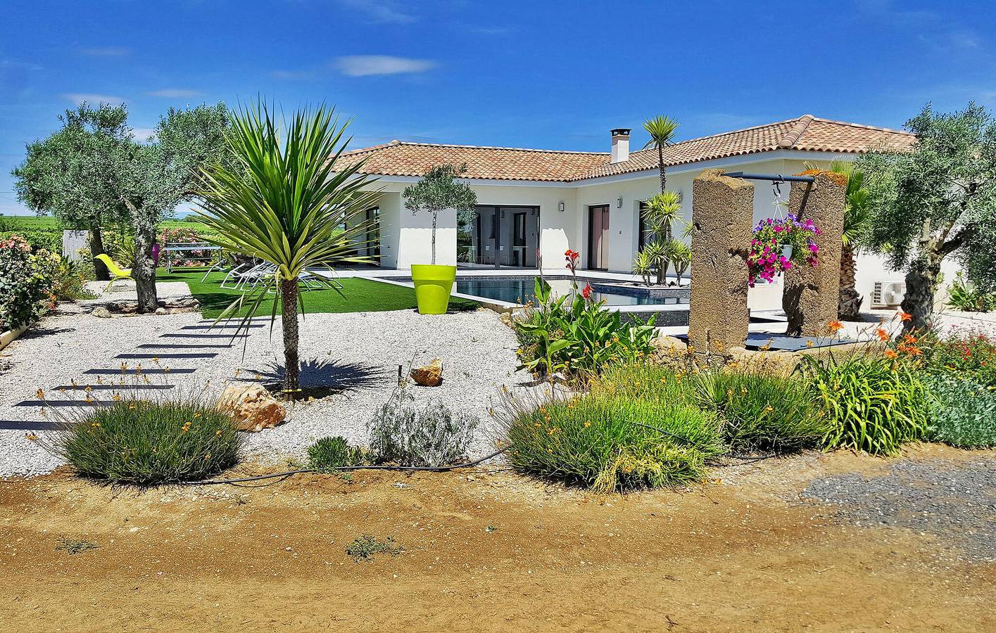 Location de vacances spacieuse et équipée, à 1,5 km de Servian in Servian, Côte méditerranéenne (France)