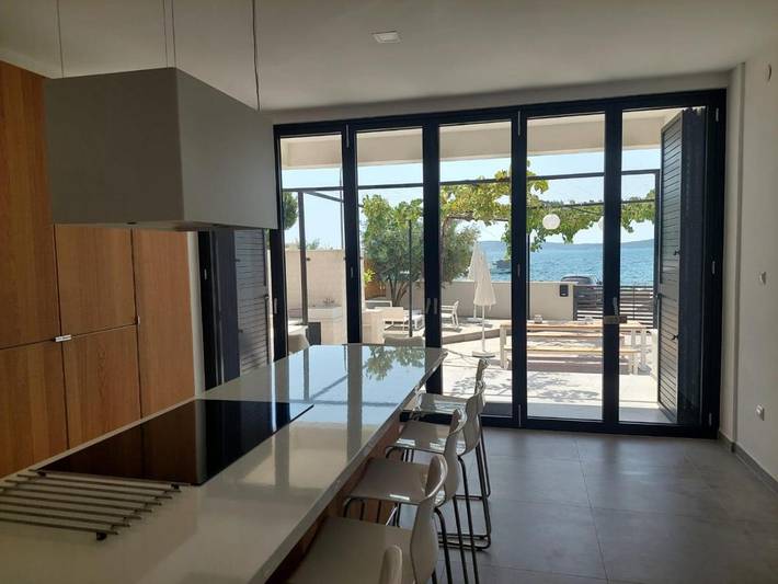 Villa pour 10 personnes, avec balcon ainsi que vue sur le lac et vue à Brodarica - 4
