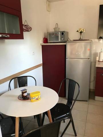 Gîte pour 3 personnes, avec jardin dans Cassy