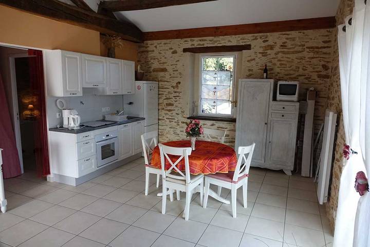 Gîte pour 4 personnes, avec terrasse ainsi que jardin et piscine, animaux acceptés à Arthon-en-Retz - 4