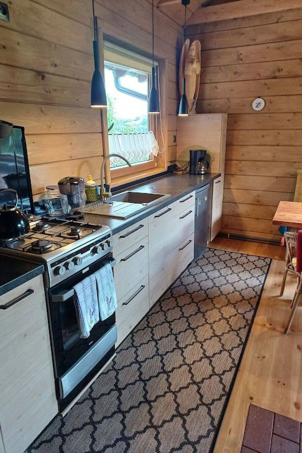 Holzhäuschen in der Kaschubei in Chmielno