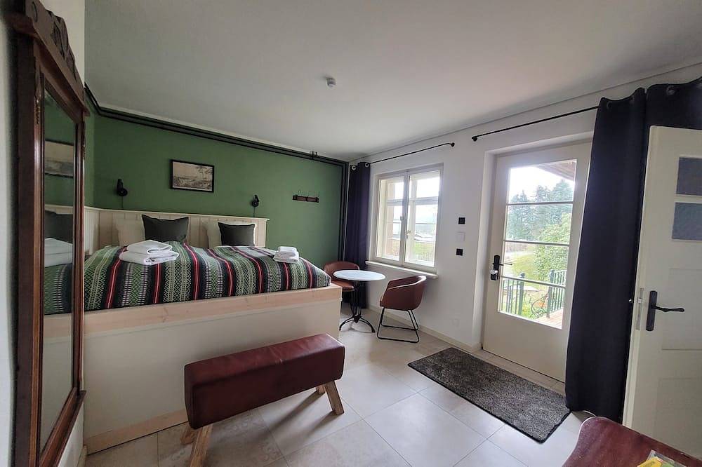 Ganze Wohnung, *** Fewo Schwalbennest im Hillehof Ostrau ***  Balkon Bergblick Ladestation in Ostrau, Bad Schandau