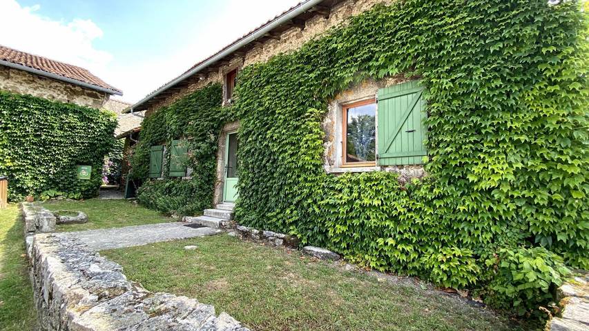 Gîte pour 14 personnes, avec jardin et terrasse, animaux acceptés dans Haute-Vienne - 3