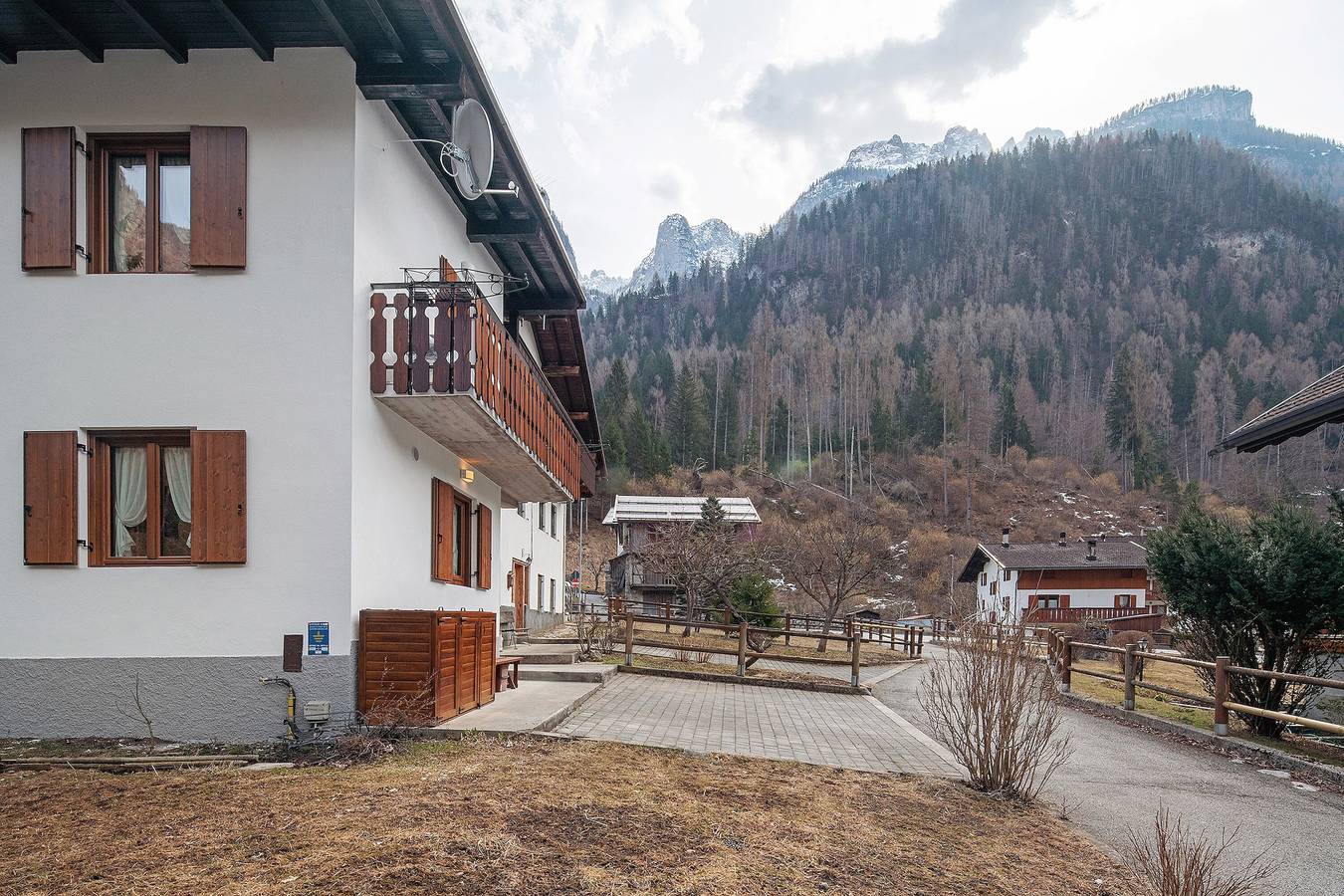 Ferienhaus 'Ciasa Civetta' mit Bergblick, privater Terrasse und Wlan in Civetta, San Tomaso Agordino