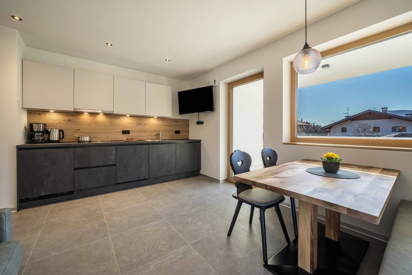 Ganze Wohnung, Ferienwohnung "Sunnig - Sonnenlicht" mit Bergblick, Balkon & Wlan in Lana, Nonsberggruppe
