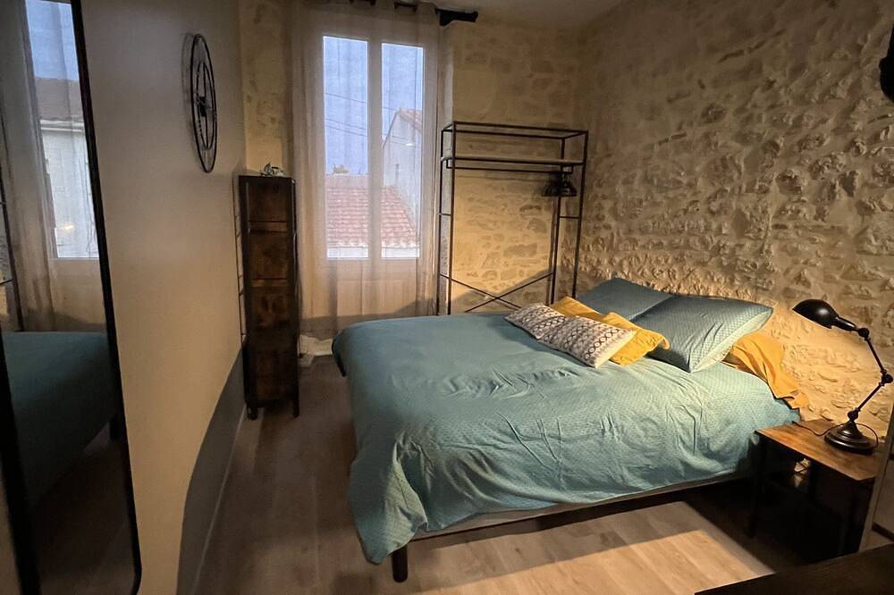 Entire apartment, Gîtes and Gym in Lesparre-Médoc, Médoc Regional Natural Park