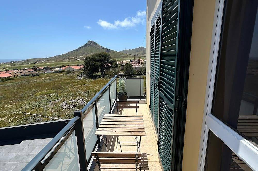 A cozy retreat with a private and quiet terrace, with sea and mountain views. in Porto Santo, Isla de Madeira