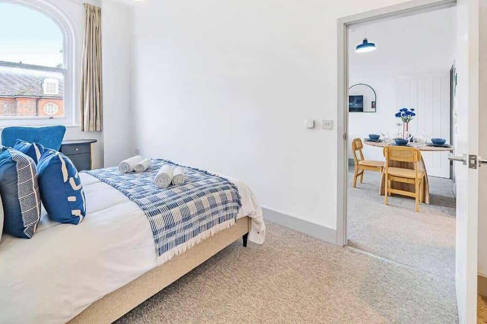 Geheel appartement, Family & Contractor Friendly Stay | Wifi, Parking in Rushmoor, Hampshire