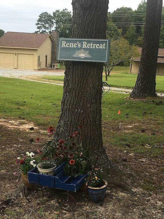 Privater Pool Seeseite. Großes Haus mit sieben Schlafzimmern. Pool geöffnet bis Mitte Oktober in Lake Gaston