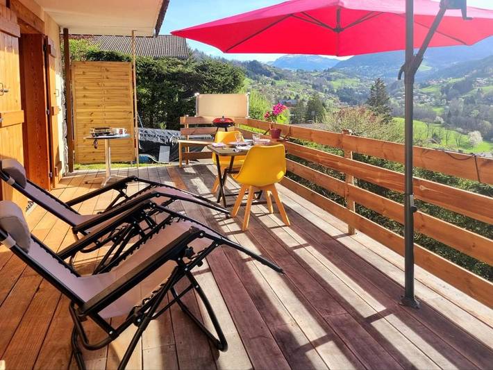 Gîte pour 2 personnes, avec vue et jardin, animaux acceptés à Les Villards-sur-Thônes