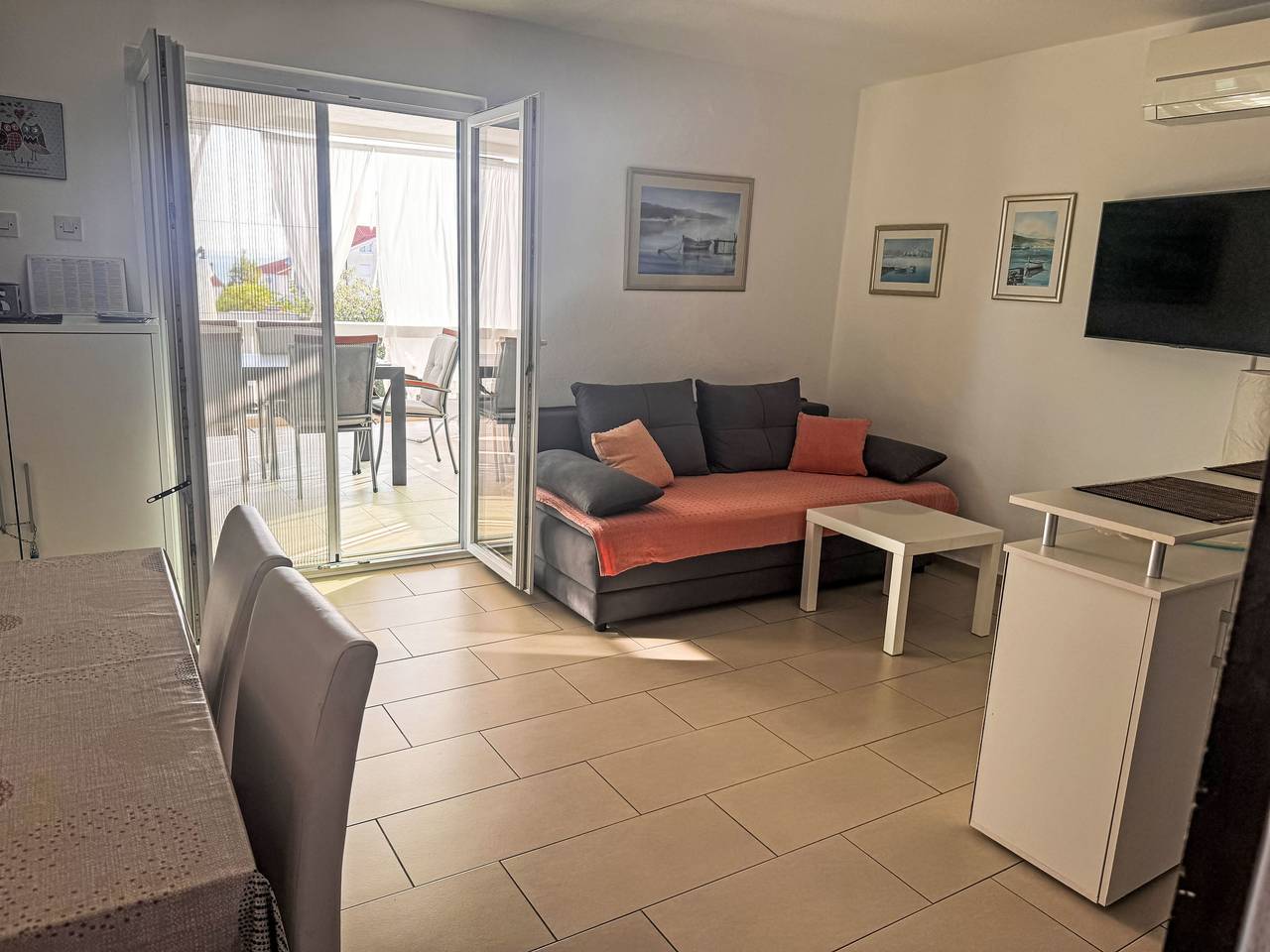 Mit überdachter Terrasse und Meerblick in Pakoštane, Zadar
