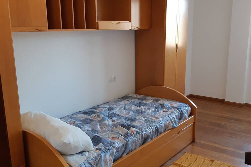 Entire apartment, Torre Plaza 5. A spacious apartment in Boiro, beaches and terraces. in Boiro, Rías Baixas