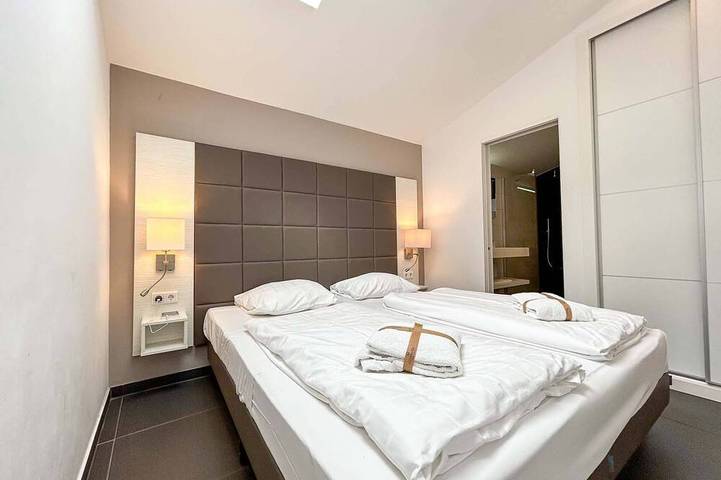 Villa für 8 Personen, mit Terrasse und Whirlpool sowie Garten und Sauna in Winterberg - 4