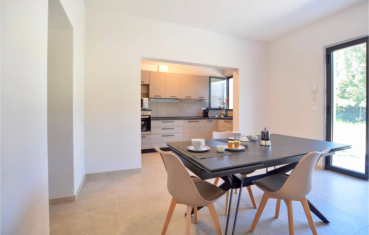 Geräumiges 120qm Apt mit Parkplatz, TV, Garten und Flussblick in Massarosa, Italienische Riviera