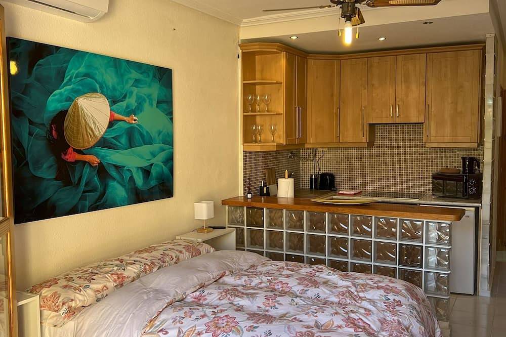 Ganze Wohnung, Charming Seaside Studio Apartment – Your Cozy Getaway Awaits! in Torrevieja, Costa Blanca