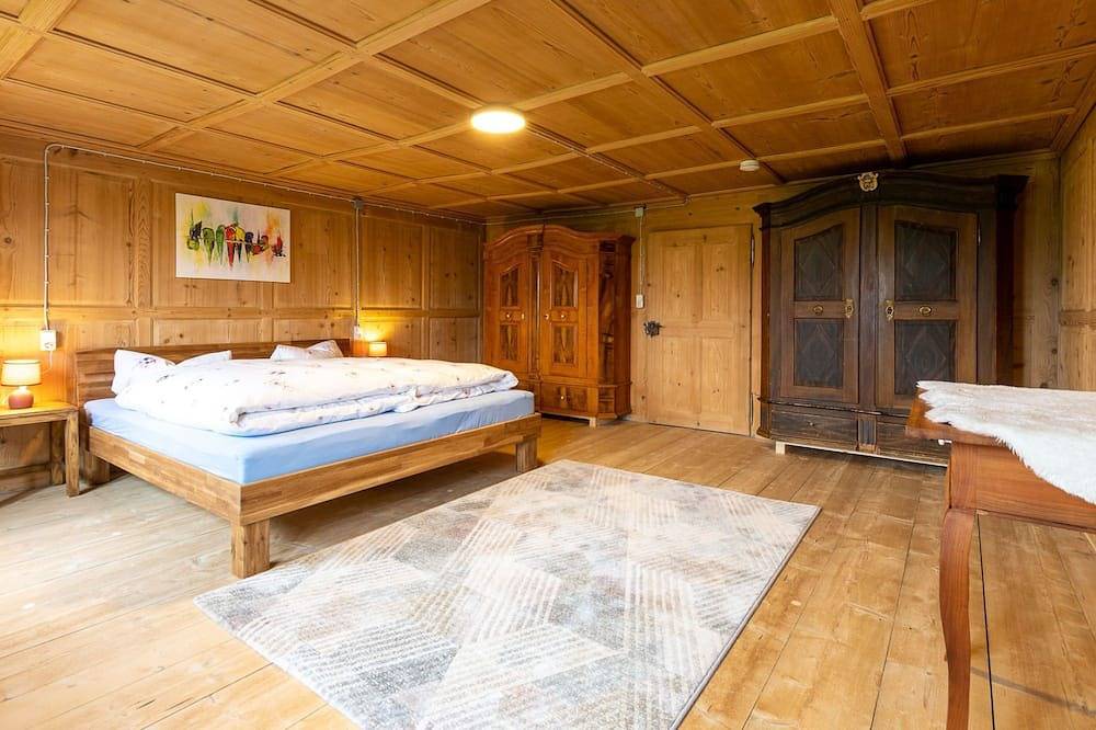 Ganze Wohnung, Liebevoll sanierte Wohnung in einem alten Bregenzerwälderhaus in Schwarzenberg, Bodensee-Vorarlberg