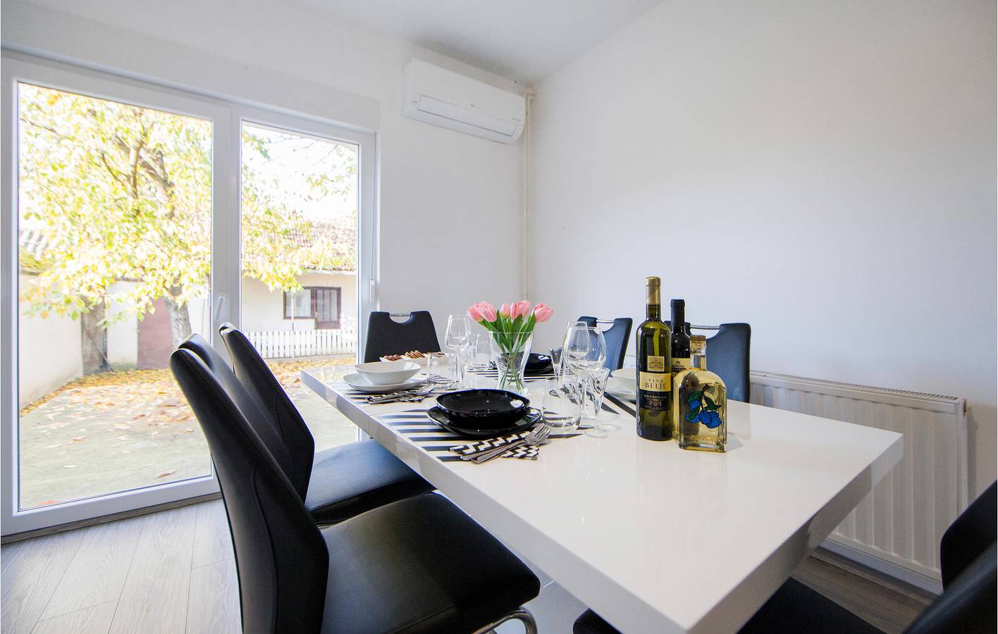 Gemütliches Apartment mit Pool, WiFi & Parkplatz in Brod-Posavina