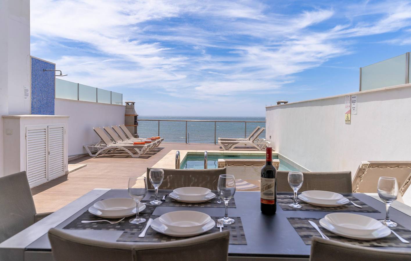 Meerblick-Apartment mit Pool & Parkplatz, Terrasse - 900m zum Strand in Torrox Costa, Torrox