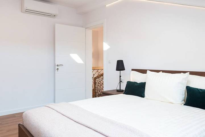 Entire apartment, Old Town, trendy Kazimierz, luxurious and spacious 2 bdrm, 2 bthrm, Apartment in Kazimierz, Cracow