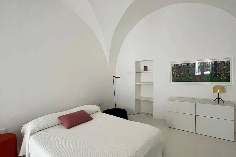 Entire apartment, House on three levels in the historic center, in the center of the Itria Valley. in Putignano, Bari Province