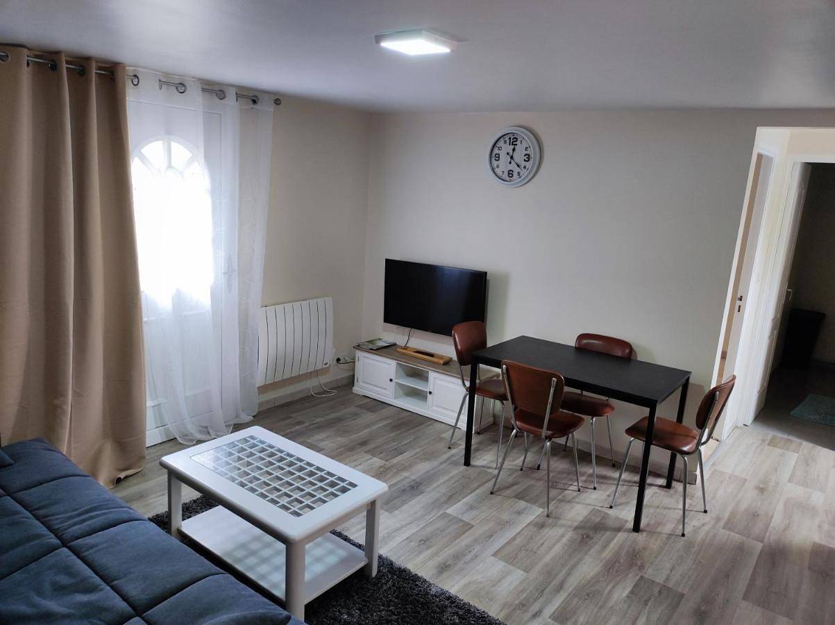 Appartement entier, One-Bedroom Apartment in Gerzat, Parc naturel régional des Volcans d'Auvergne