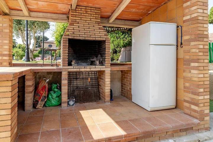 Casa rural para 8 personas, con Terraza y Jardín además de Piscina y Vistas en Riudellots de la Selva - 2