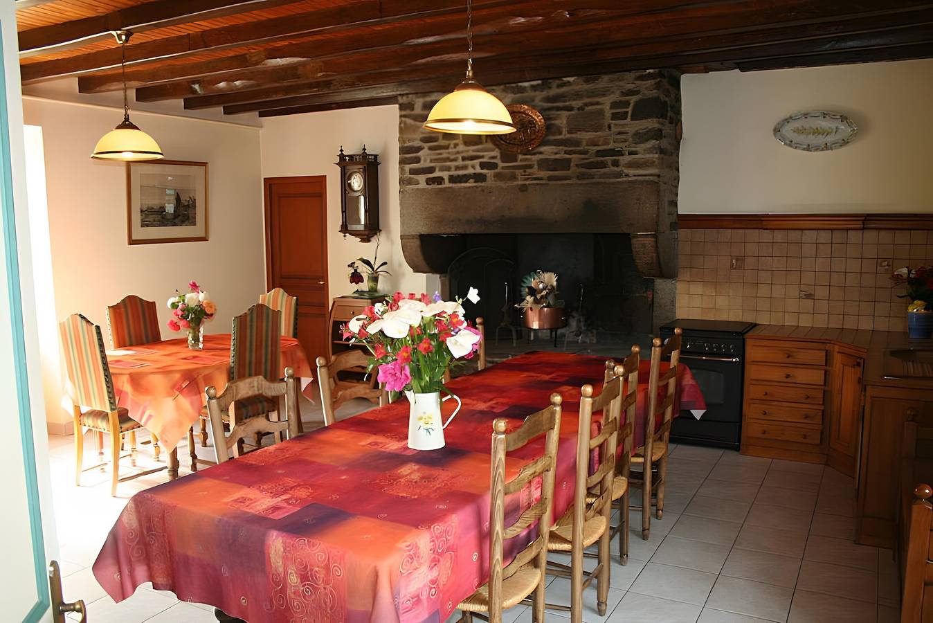 Bed and Breakfast 'Chambre Marine' with Shared Terrace, Shared Garden and Wi-Fi in Mont-Dol, Mont-Saint-Michel Bay