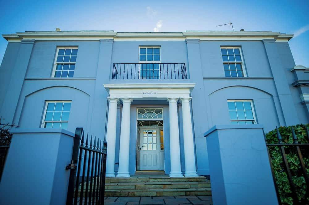 Bankhouse Troon, Scotland | Luxury Sea View Retreat with Hot Tub & Sauna in Troon, Firth Of Clyde