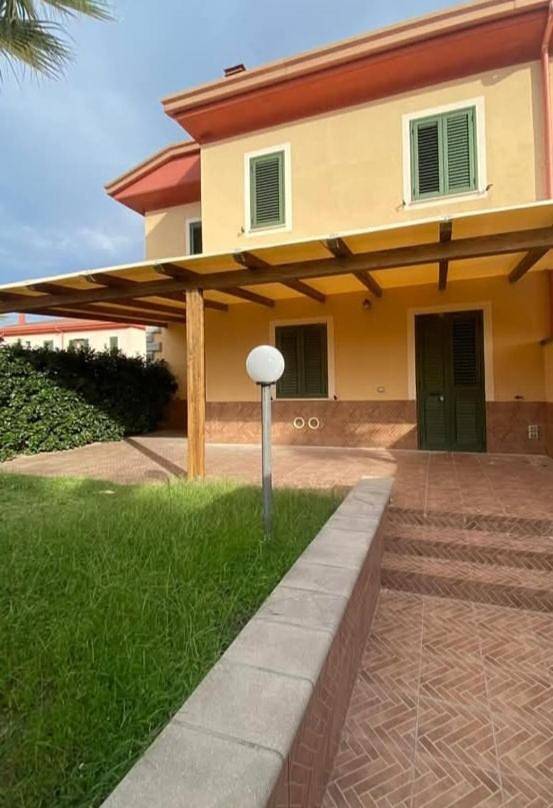 Casa vacanza per 5 persone, con piscina e balcone nonché idromassaggio e giardino - 1