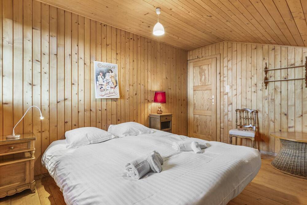 Family chalet with views of the Alps and lake, above Montreux in Caux in Montreux, Genfer See