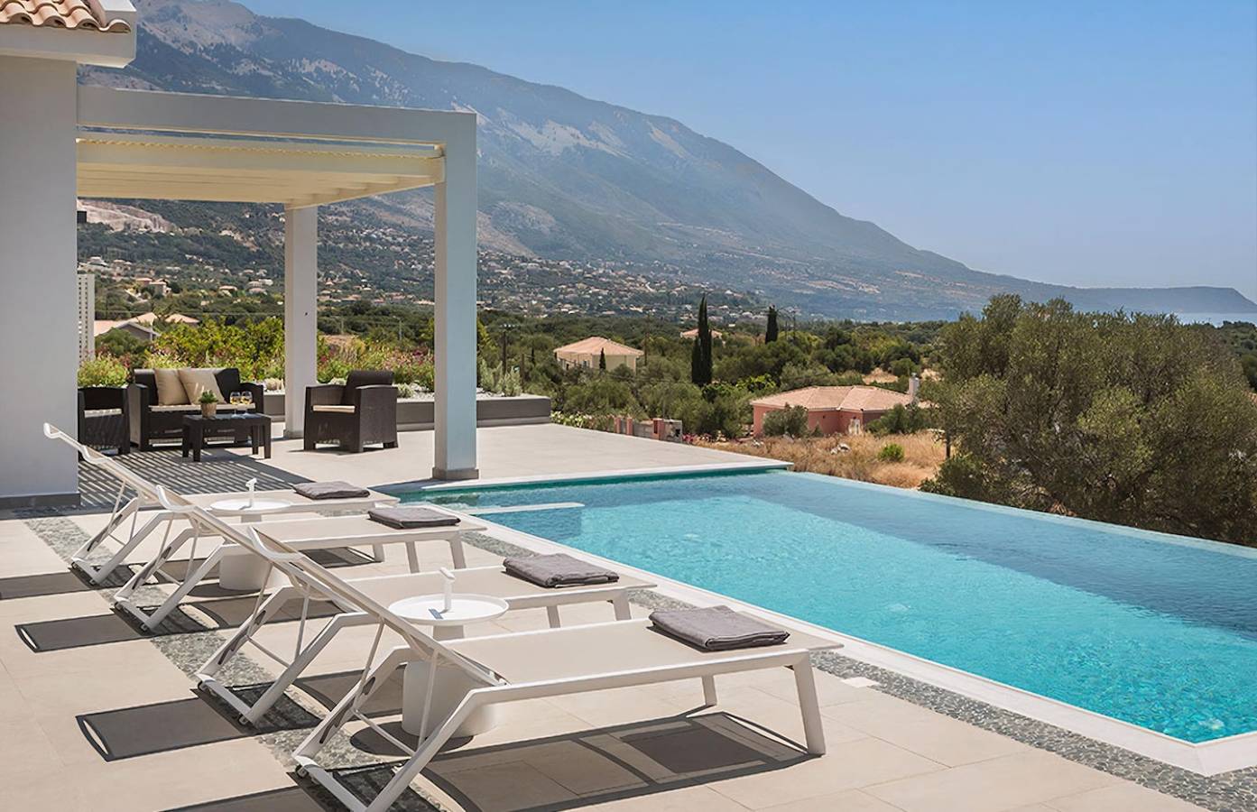 Stylish Villa with Ainos and Sea Views set in Mature Gardens near Trapezaki in Καραβάδο, Κεφαλονιά