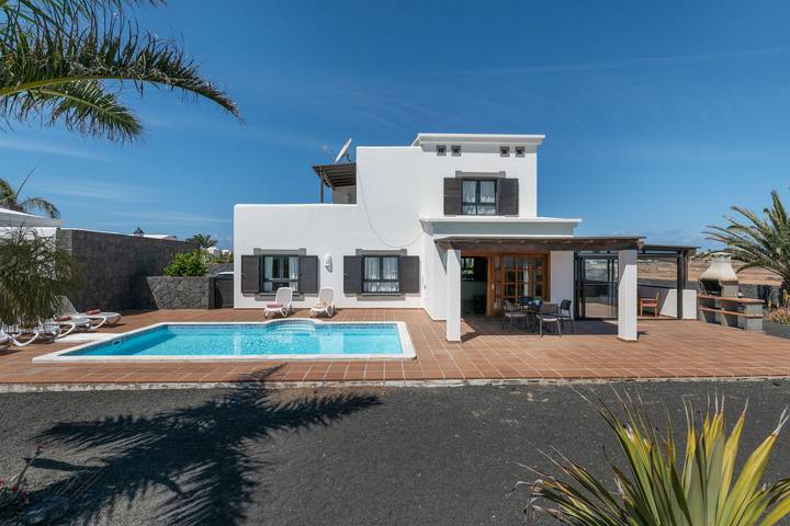 Villa für 6 Personen, mit Balkon und Garten