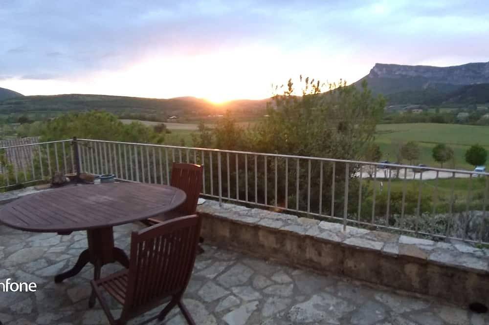 Logement Entier Avec Terrasse et vue Panoramique in Francillon-sur-Roubion, Die region