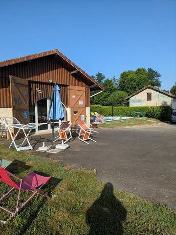 Gîte pour 6 personnes, avec jardin ainsi que piscine et vue à Audon