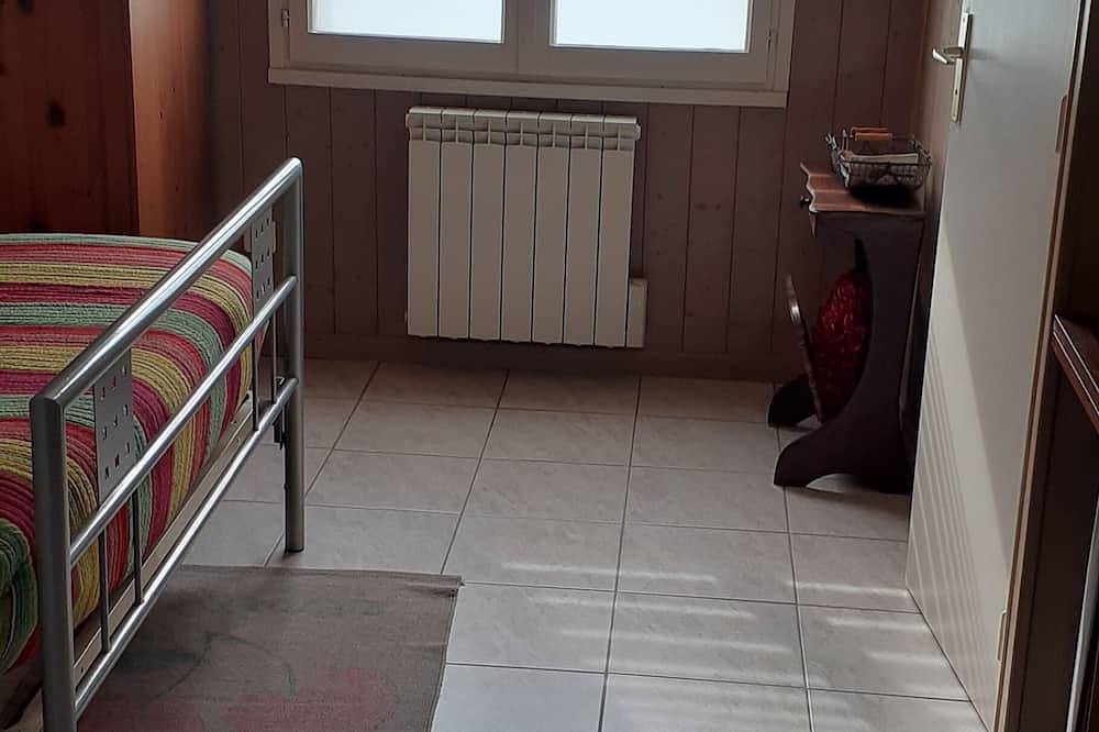 Bedroom with ensuite bathroom, South Burgundy in Chauffailles, Charolles und Umgebung