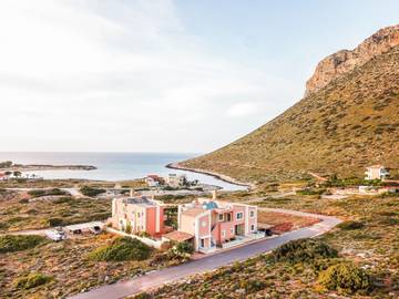Ferienwohnung für 2 Personen, mit Terrasse und Garten, kinderfreundlich in Chania