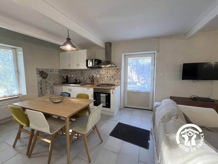 Gîte pour 6 personnes, avec jardin et piscine