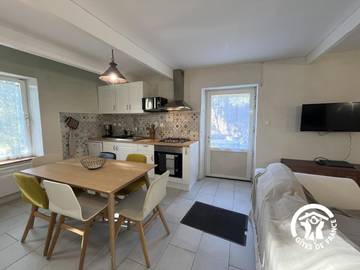 Gîte pour 6 personnes, avec jardin et piscine à OMS (homonymie)