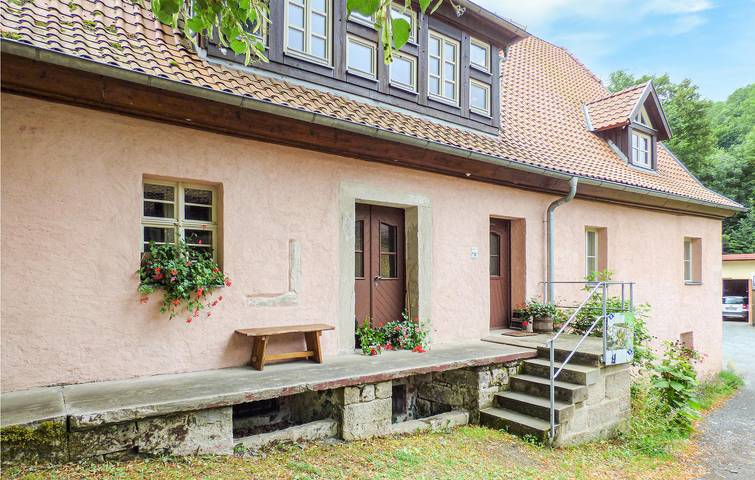 Ganze Ferienwohnung, Gemütliche Wohnung mit Parkplatz und Terrasse in Weißenbrunn, Oberfranken