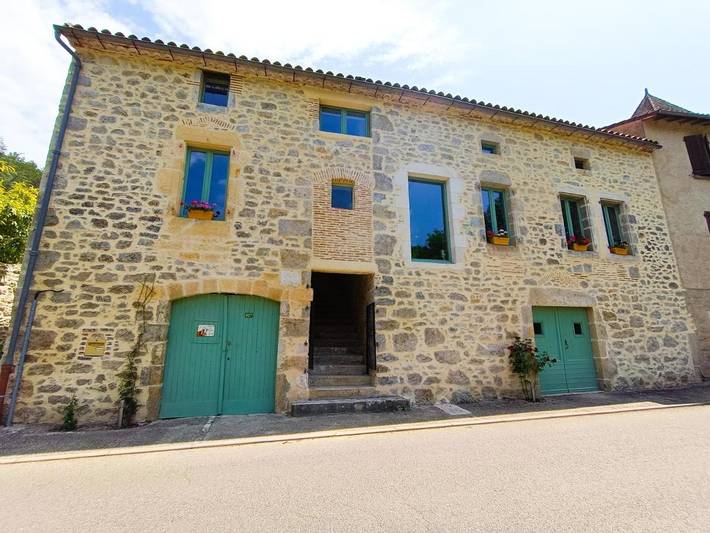 Location de vacances pour 2 personnes, avec terrasse et jacuzzi à Saint-Vincent-Rive-d'Olt